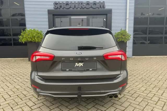 Ford Focus (2021) thumbnail 3