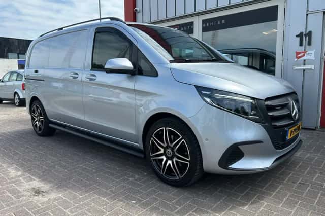 Mercedes-Benz Vito (2024) thumbnail 2