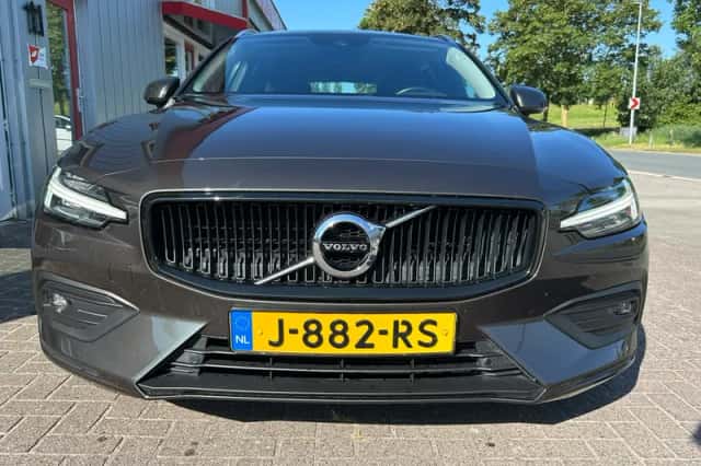 Volvo V60 (2020) thumbnail 2