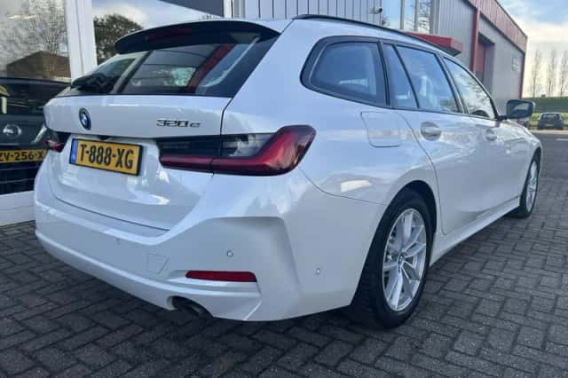 BMW 3-Serie (2023) thumbnail 4