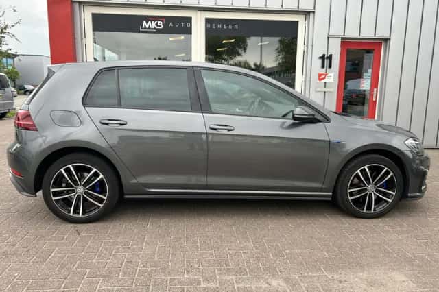 Volkswagen Golf (2020) thumbnail 1
