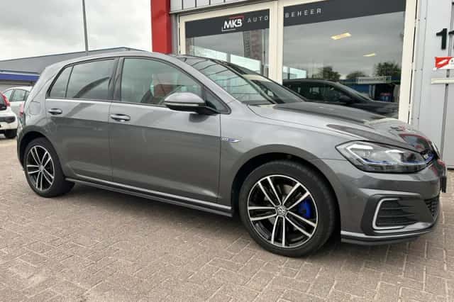 Volkswagen Golf (2020) thumbnail 2