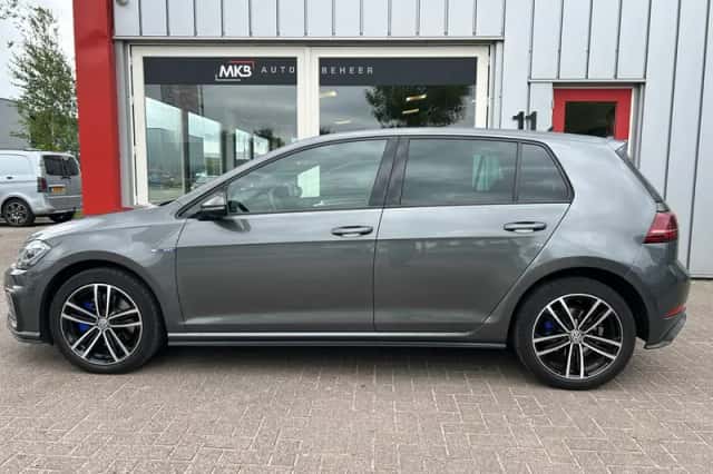 Volkswagen Golf (2020) thumbnail 4