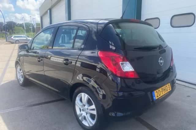 Opel Corsa (2010) thumbnail 2