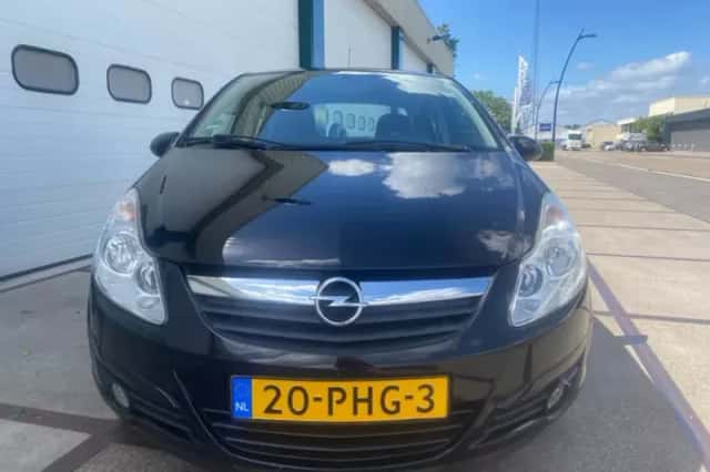 Opel Corsa (2010) thumbnail 5