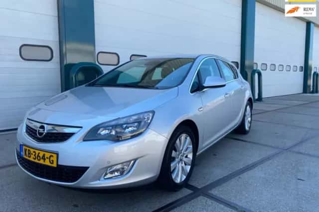 Opel Astra (2012) thumbnail 1