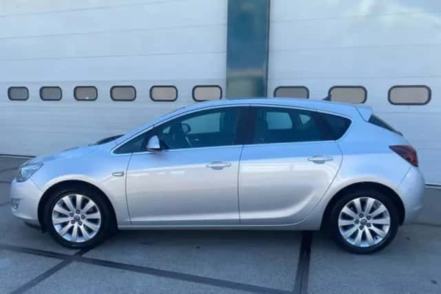 Opel Astra (2012) thumbnail 3