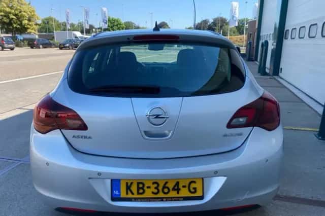 Opel Astra (2012) thumbnail 6