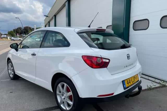 SEAT Ibiza (2010) thumbnail 2
