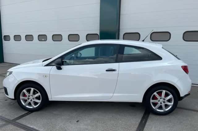 SEAT Ibiza (2010) thumbnail 3
