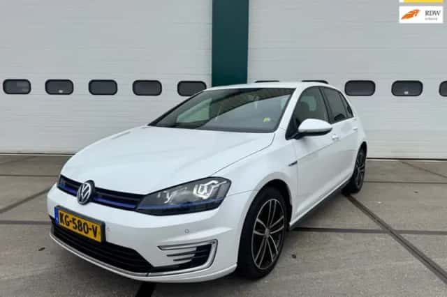Volkswagen Golf (2016) thumbnail 1