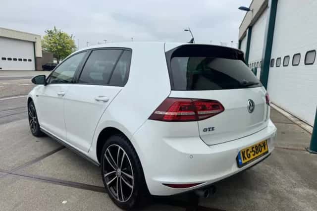 Volkswagen Golf (2016) thumbnail 2