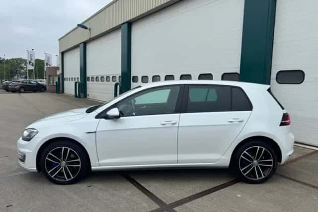 Volkswagen Golf (2016) thumbnail 3