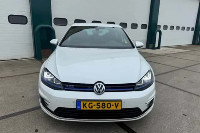 Volkswagen Golf (2016) thumbnail 6