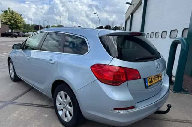 Opel Astra (2015) thumbnail 2