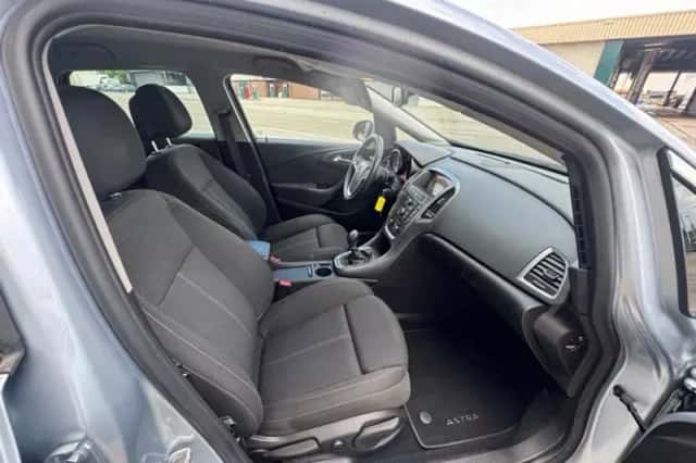 Opel Astra (2015) thumbnail 6