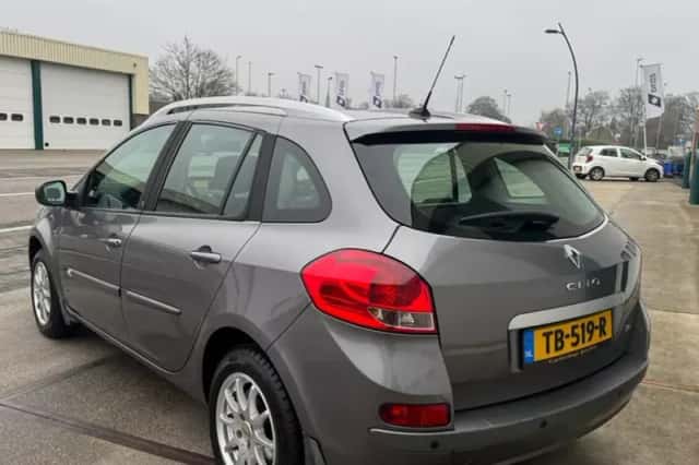 Renault Clio (2011) thumbnail 2