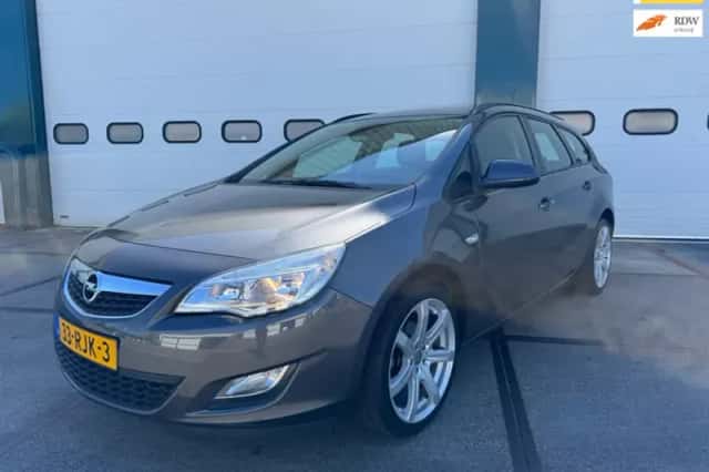 Opel Astra (2011) thumbnail 1
