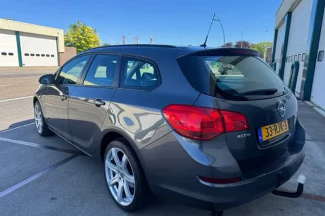 Opel Astra (2011) thumbnail 2