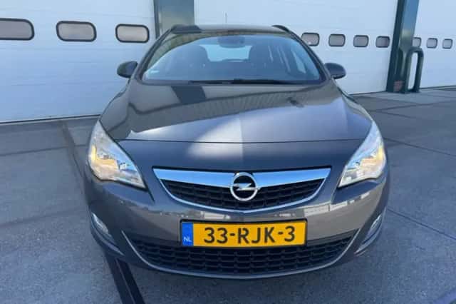 Opel Astra (2011) thumbnail 4