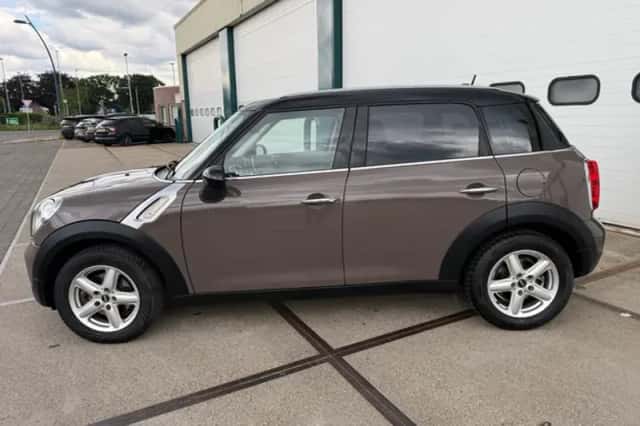 MINI Countryman (2013) thumbnail 3