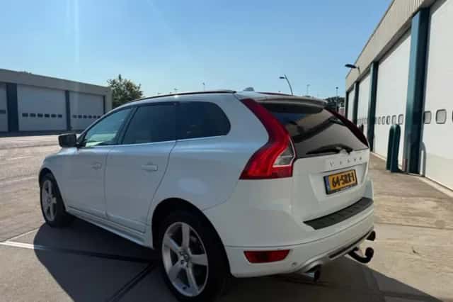 Volvo XC60 (2011) thumbnail 2