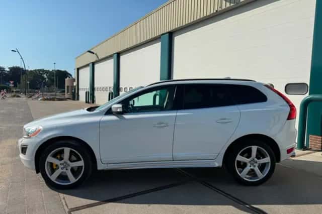 Volvo XC60 (2011) thumbnail 3