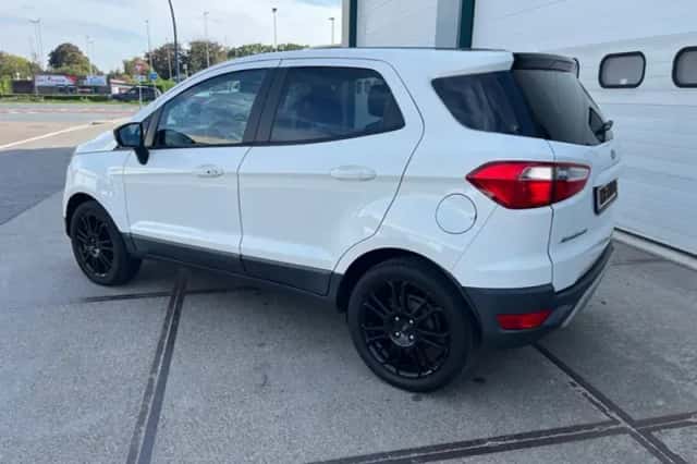 Ford EcoSport (2016) thumbnail 2