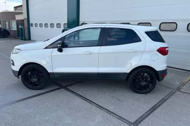 Ford EcoSport (2016) thumbnail 3