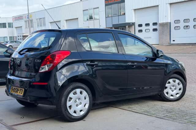 Hyundai i20 (2013) thumbnail 3