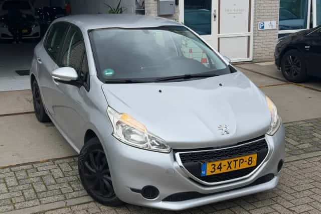 Peugeot 208 (2012) thumbnail 6