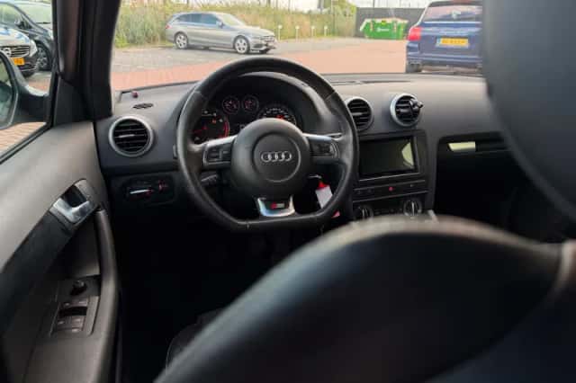 Audi A3 (2010) thumbnail 2