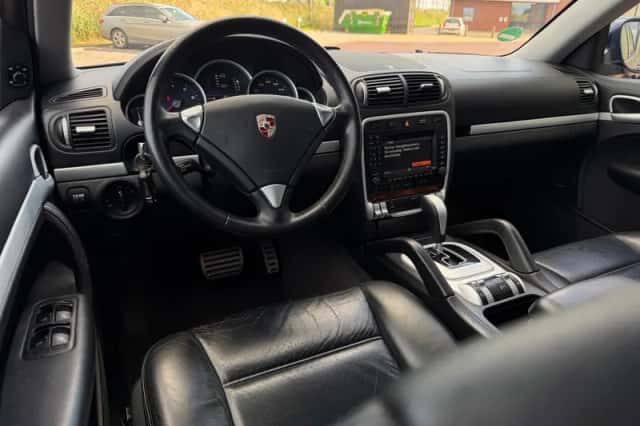 Porsche Cayenne (2003) thumbnail 2