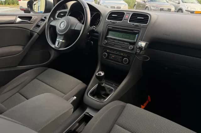 Volkswagen Golf (2010) thumbnail 4