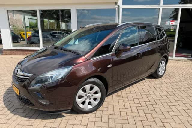 Opel Zafira Tourer (2015) thumbnail 1