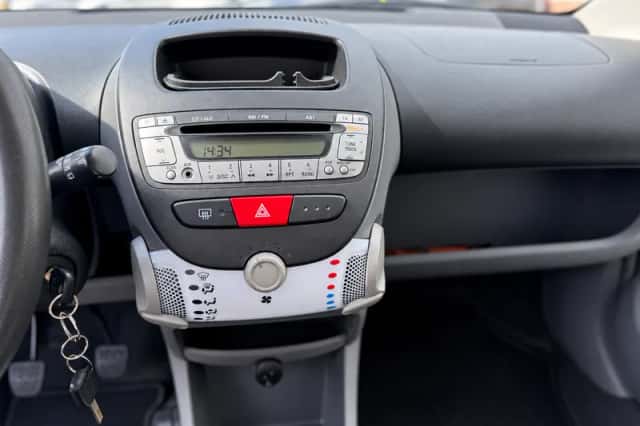 Peugeot 107 (2010) thumbnail 3