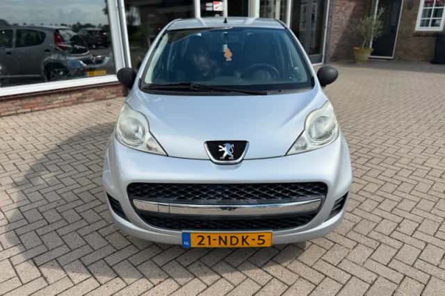 Peugeot 107 (2010) thumbnail 4