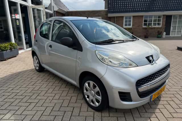 Peugeot 107 (2010) thumbnail 6