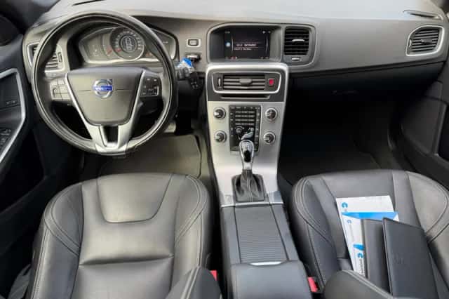 Volvo V60 (2018) thumbnail 2