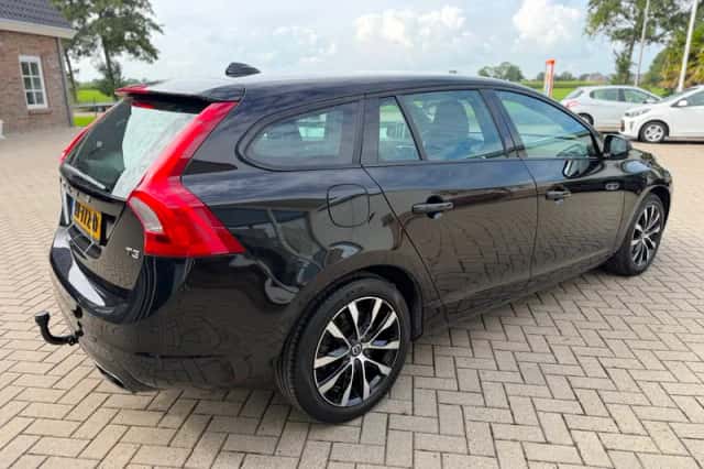 Volvo V60 (2018) thumbnail 3