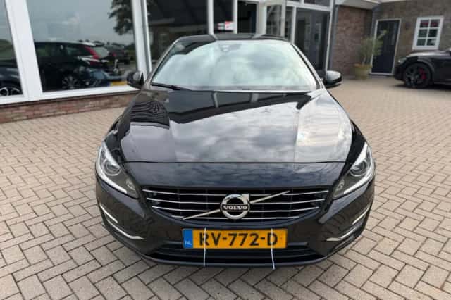 Volvo V60 (2018) thumbnail 6
