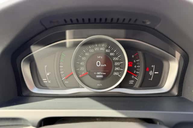 Volvo V60 (2015) thumbnail 4