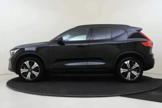 Volvo XC40 (2023) thumbnail 3