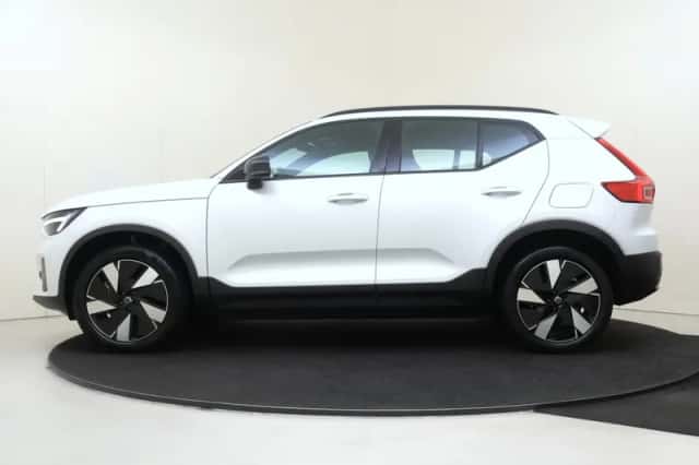 Volvo EX40 (2025) thumbnail 2