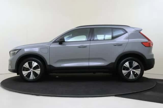 Volvo XC40 (2023) thumbnail 2