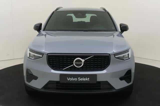 Volvo XC40 (2023) thumbnail 3
