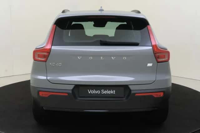 Volvo XC40 (2023) thumbnail 5