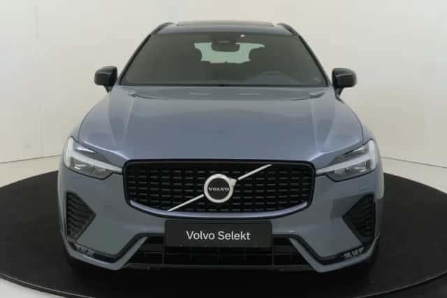 Volvo XC60 (2022) thumbnail 3