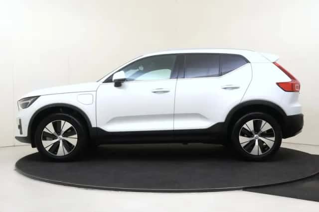 Volvo XC40 (2023) thumbnail 2