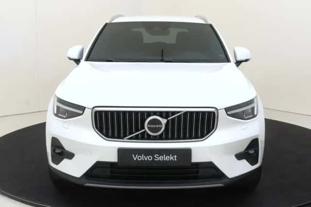 Volvo XC40 (2023) thumbnail 3
